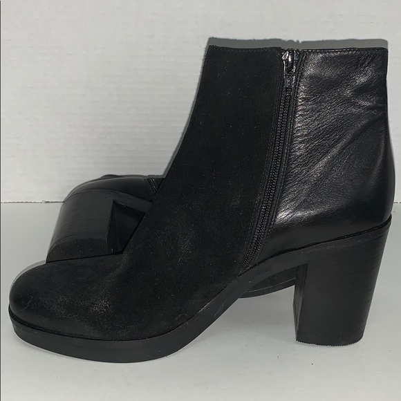 NWOT STRATEGIA Black Leather Ankle Boots - Picture 8 of 14